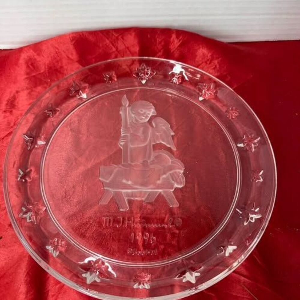 1996 M.J. Hummel Glass Christmas Plate - Angel with Baby Jesus